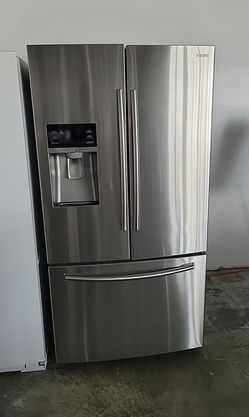 Samsung French Door Fridge – Stainless, Ice/Water Dispenser
