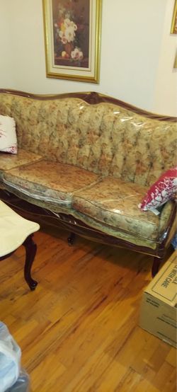 Antique love seat in good condition