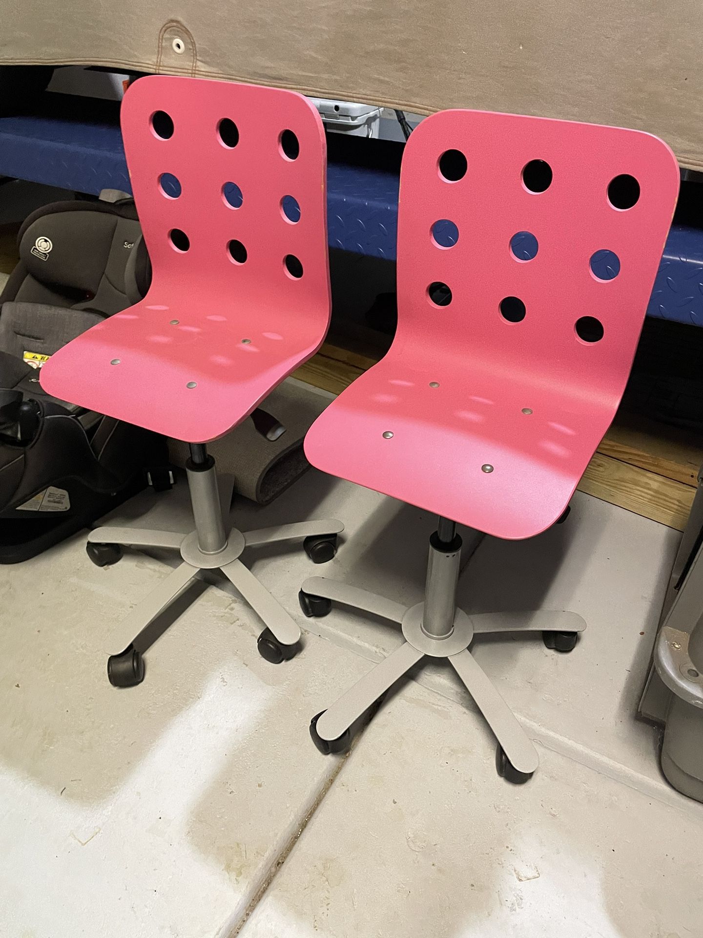 Kids Adjustable Desk, Chairs, And Toy Chest