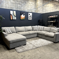 Thomasville Langdon U Shaped Sectional (Retails $2,000) - Delivery Available!