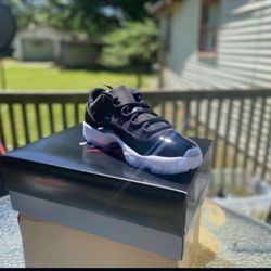 jordan 11 low top size 9 ( no soles)