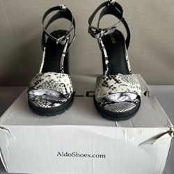 Aldo Black/White Lug Sole Platform Ankle Strap Sandals 10.