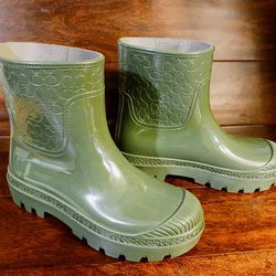 Coach Millie Rain Booties In Army Green Size 9