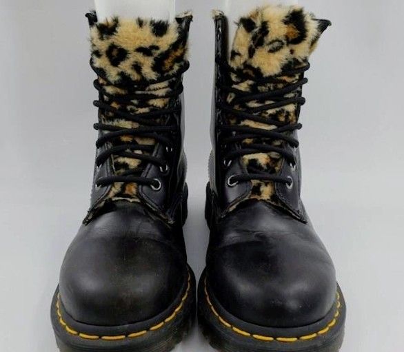 Women's
Dr. Doc Martens Women's 1460 Serena Leopard Faux Fur Lined Boots size US 7