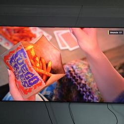 TV SAMSUNG 4K PANTALLA DE 65" CON SU CONTROL / BASE DE MESA Y CABLE DE PODER 
