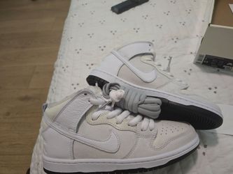 NIKE SB DUNK HIGH QS ..size 7 brand new