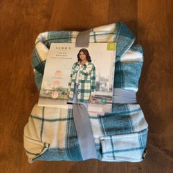 Woman’s New Serra Shacket Shipping Available 