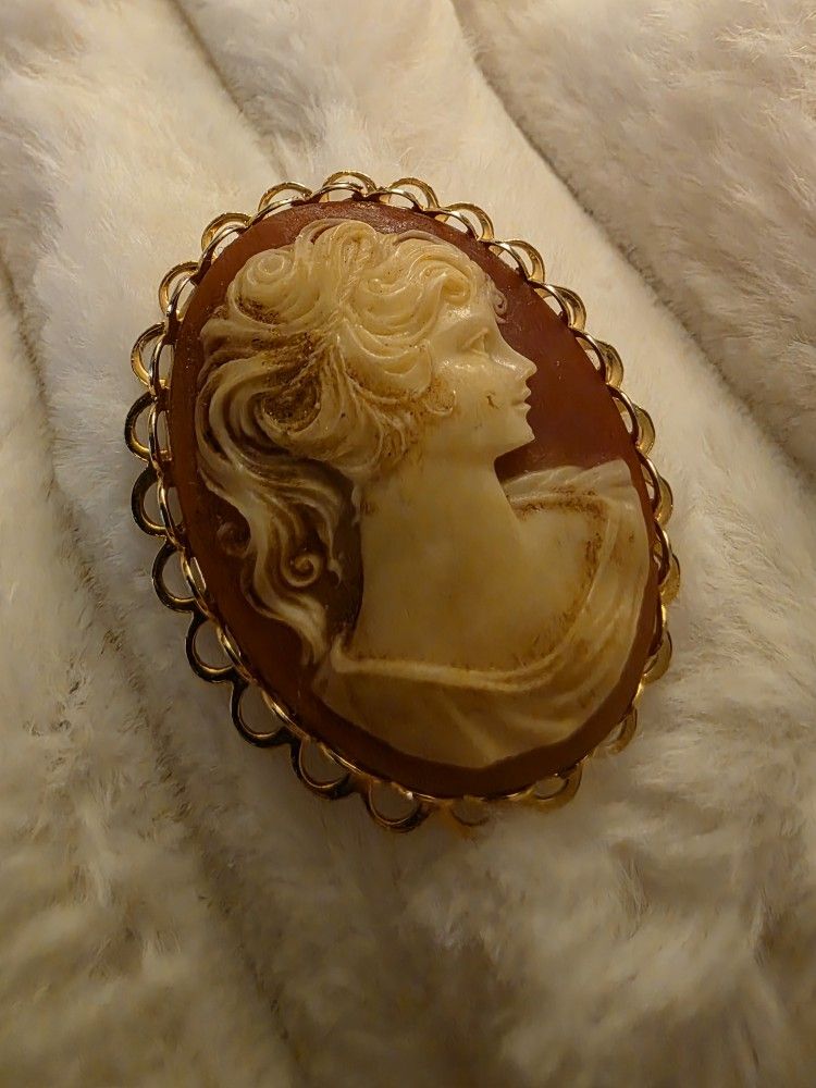 18k Plated Camio Brotch 