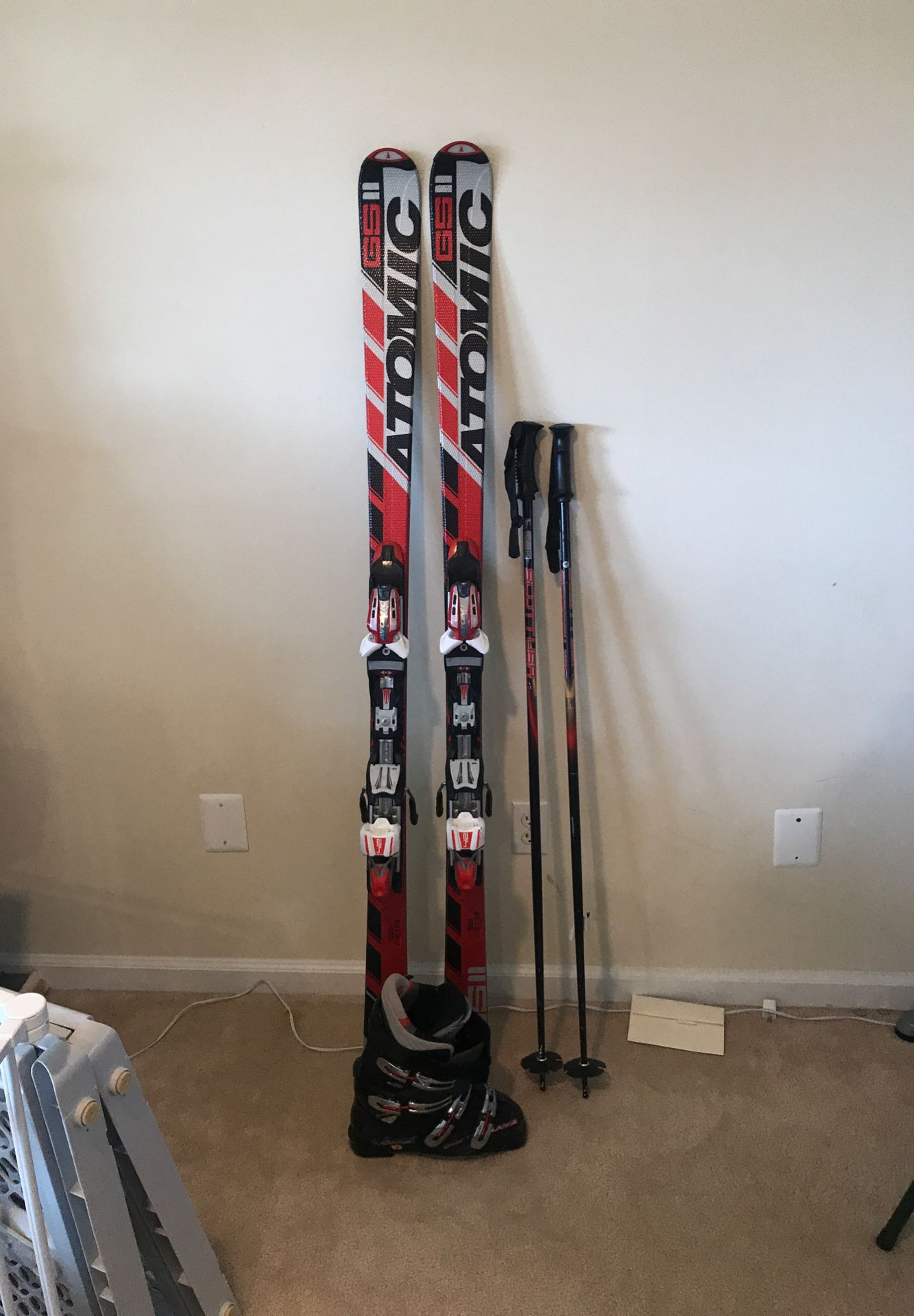 Mega deal! Atomic gs11 race skis 165 with atomic din 12 neox with poles boots and case skiis