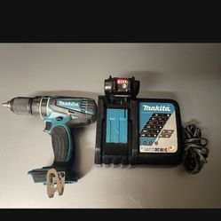 Makita DC18RD Double charger with 18v Battery 