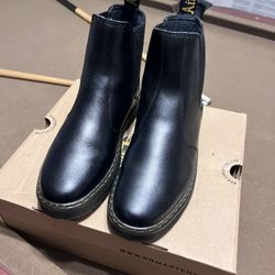 WOMEN'S DR. MARTENS DORRIAN CHELSEA BOOTS