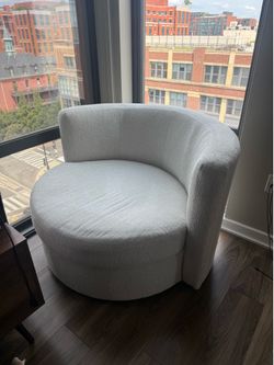 White 360° Chair