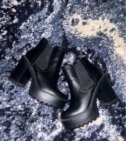 Black platform boots size 7 1/2