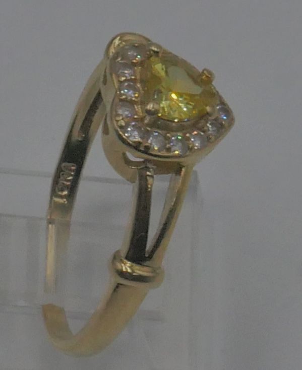 10kt yellow gold ring size 8.5 2.5 grams with yellow heart shaped stone and cubic zirconia .mint condition. 877649 1