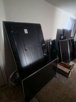 Lot of Flat Screen TVs LG/Samsung