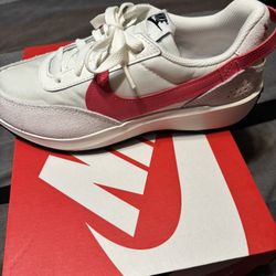 New Womens Size 8 Nike Waffle Debuts