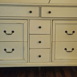 Vintage Dresser Set with Matching Nightstands - Perfect for Repainting