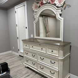 Dresser With mirror 