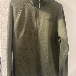 The Northface  Men Sweater Size Small 