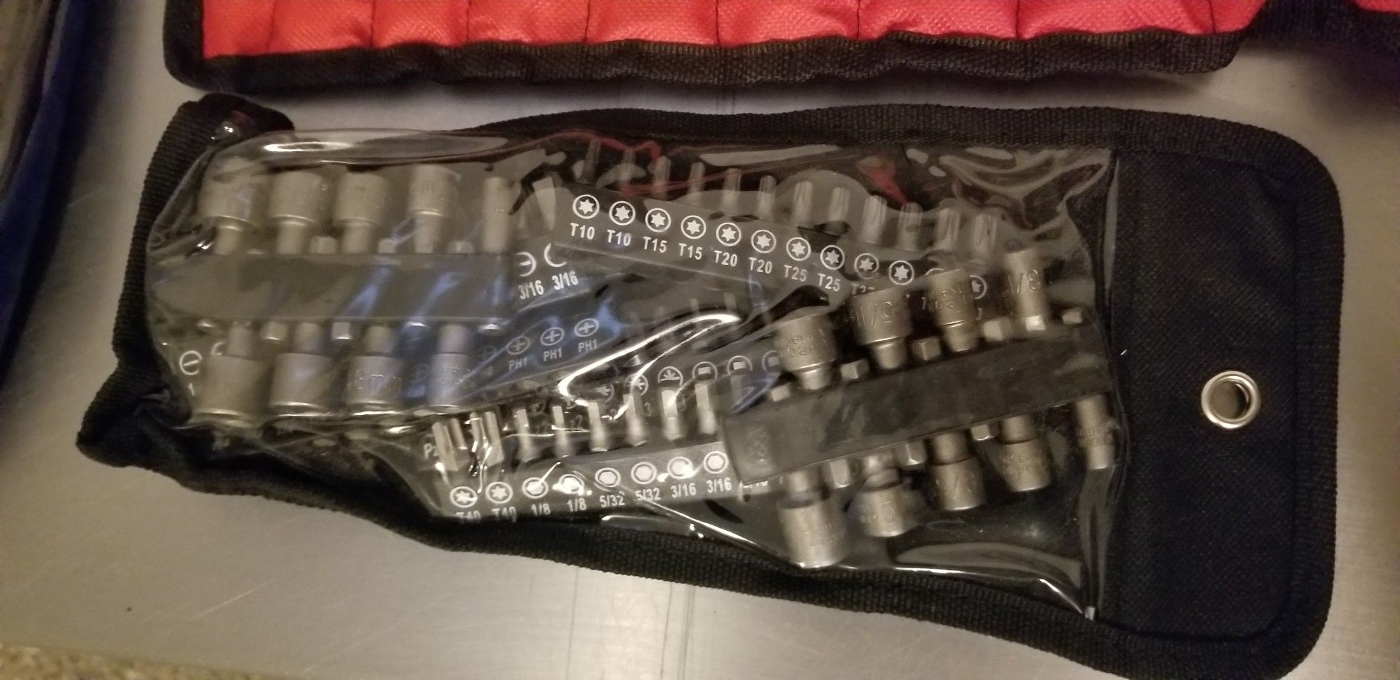 JobSmart 324Piece Mechanic's Tool Set with WaterResistant Case SKU