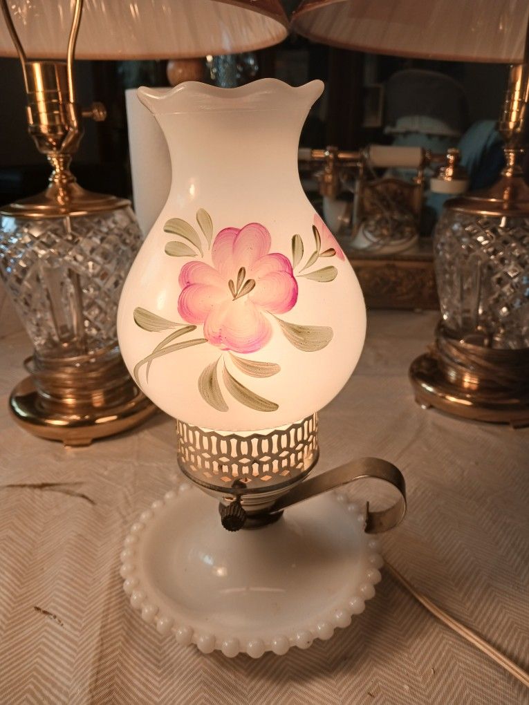 REALLY NICE LOOKING MILK GLASS LAMP 11 INCHES TALL