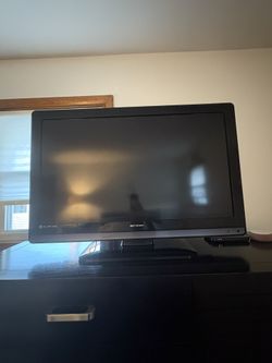 Emerson 39’ Flat screen TV