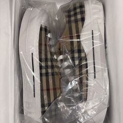 Burberry Sneaker Shoes