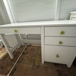 Desk With Hutch & Chair