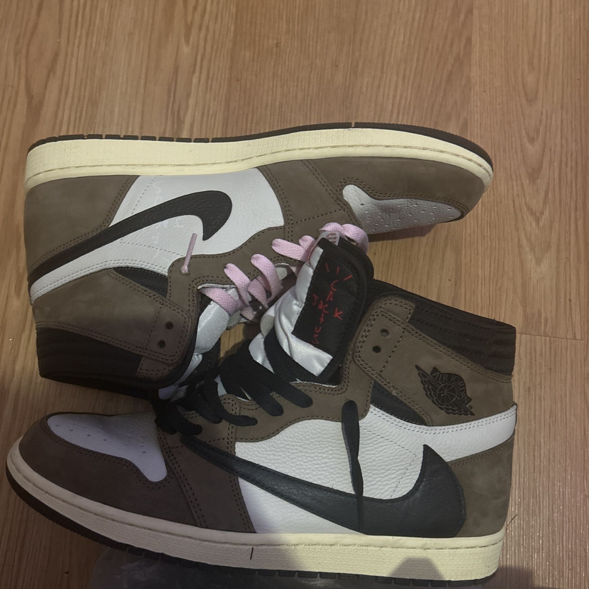 Jordan 1 travis scott