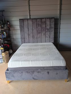 Queen size bedframe with memory foam mattress ( Free Delivery if Needed)
