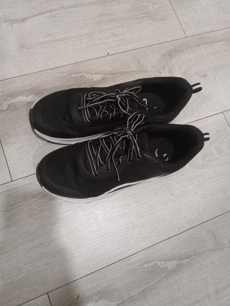 Women Black N White Tennis Shoes