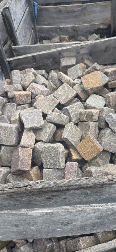 Pever Around 3000 Sqf Cubetti or Sanpietrini in Red Porphyry from Trentino