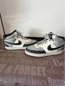 Nikes size 10