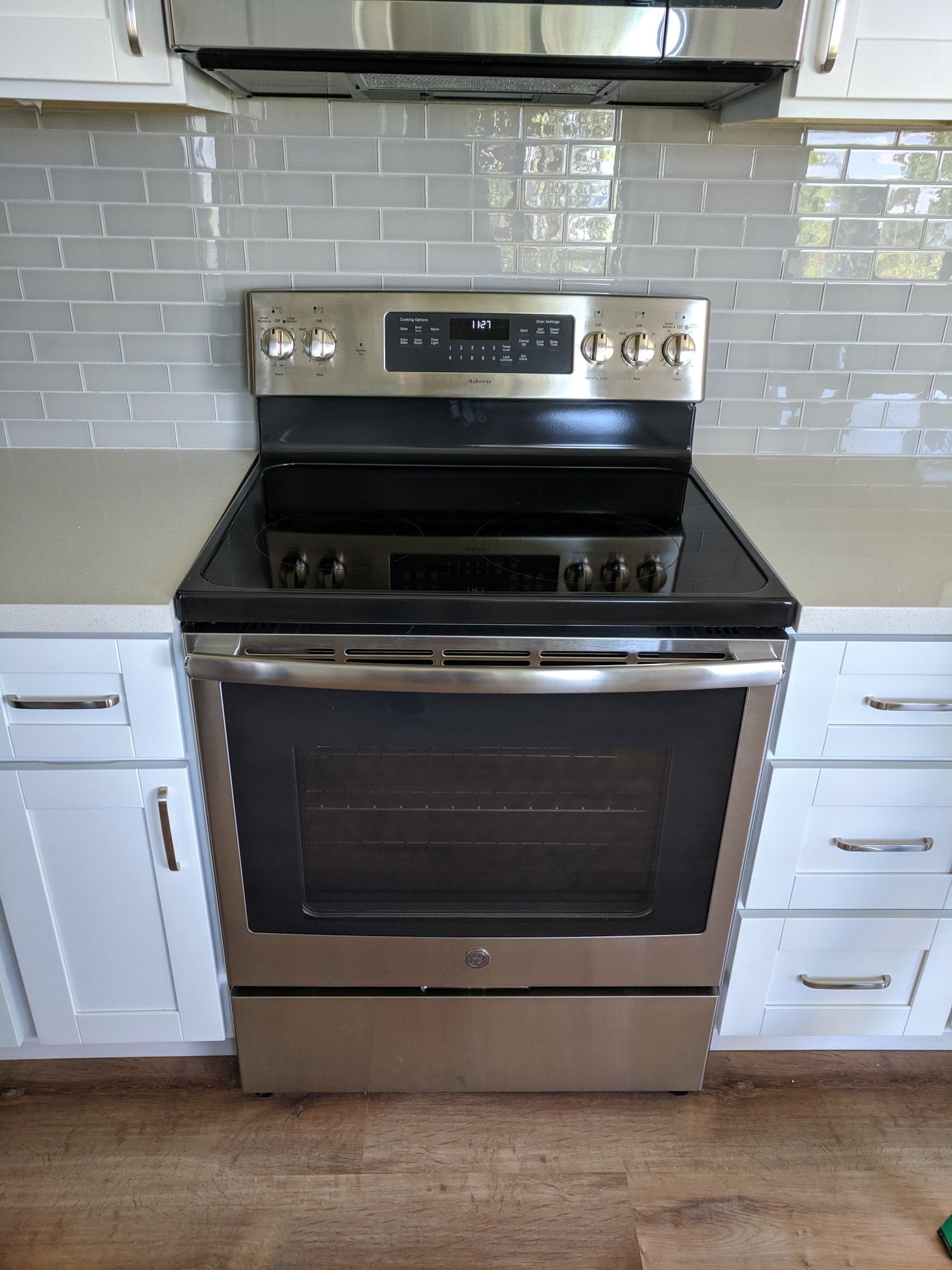 GE Adora 5.3 cu. ft. Electric Range with SelfCleaning Convection Oven