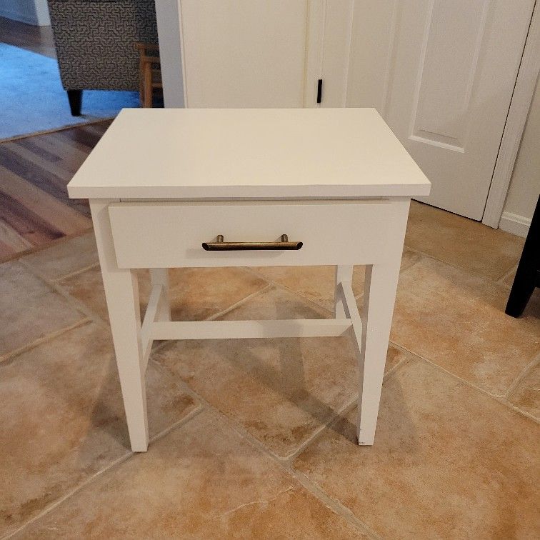 1 Drawer End Table