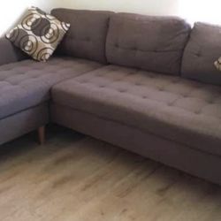 New 86x59 Brown Reversible Sectional Couch / Free Delivery 