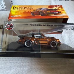 Hot Wheels RLC Exclusive 1988 Porsche 911 Targa Turbo Regular Version