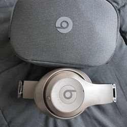 Dre Beats Over The Ear Headphones