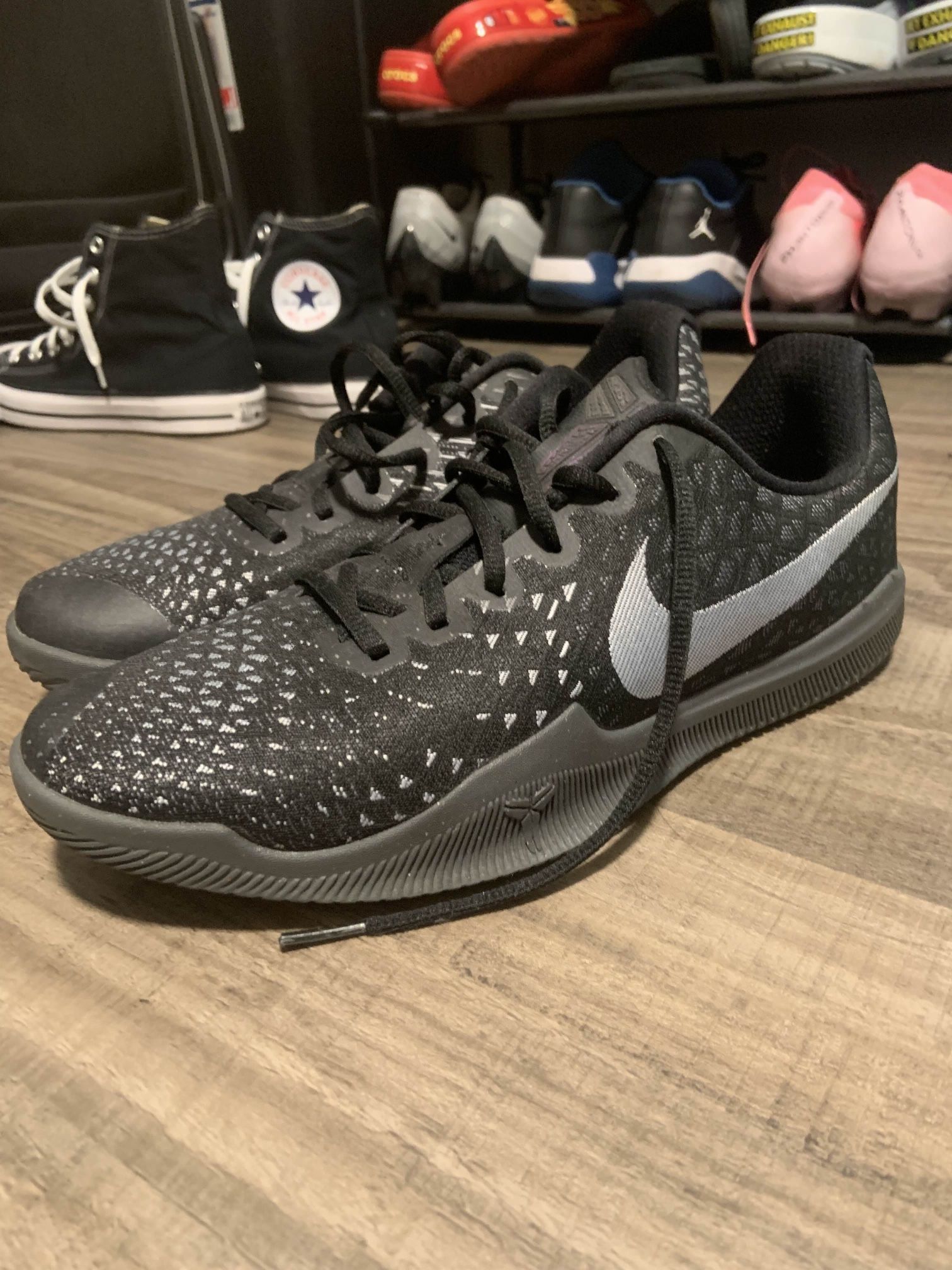 Kobe instincts Dark Grey Size 9,5 Shoes