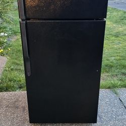 Ge Fridge Size 28w 28d 64h) I Can Help You With Free Delivery Within 10 Miles Distance 