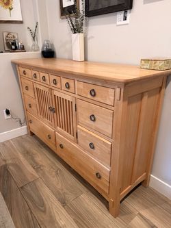 Solid wooden dresser - excellent condition