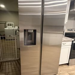 Samsung Refrigerator- Like New 
