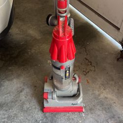 Dyson Vacuum Cleaner - Needs Fixing