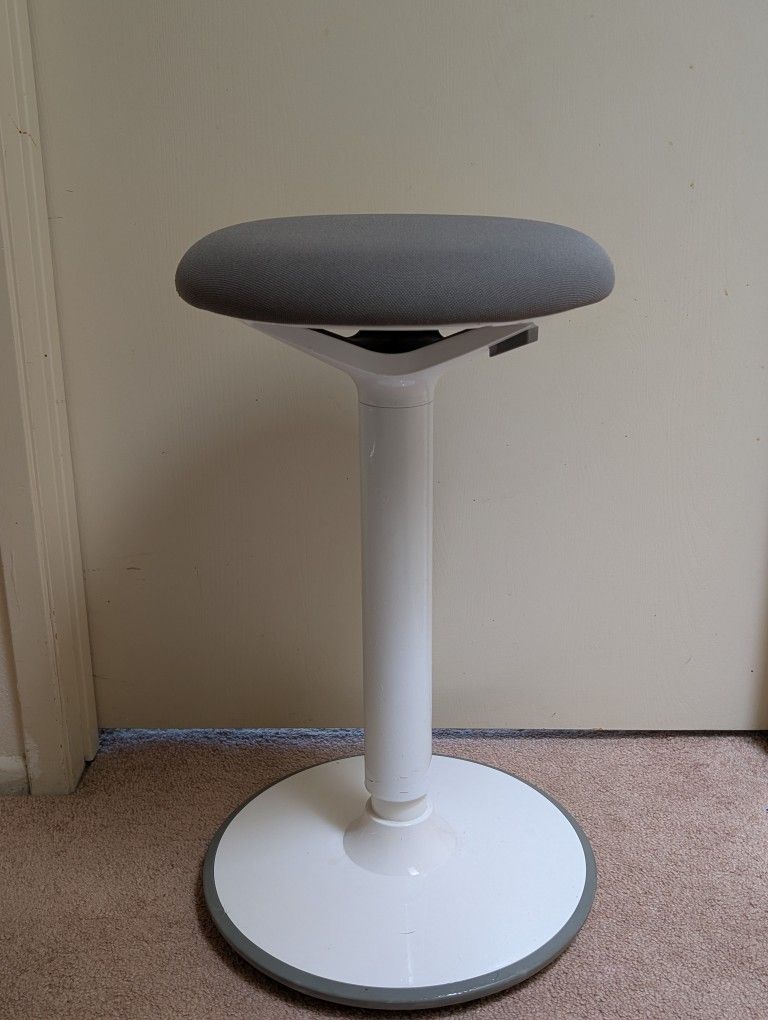 Adjustable stand stool