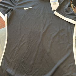 Nike Women’s Jersey Medium