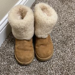 Chestnut Ugg Boot Size 4