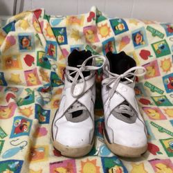 Jordan Youth Sneakers Size 61/2 Boys 