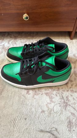 AJ1 low black lucky green