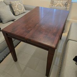 Square Table (Extends) w/ 8 Chairs