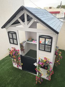 Adorable Wooden Outdoor Kids Playhouse – Farmhouse Style – $200 OBO